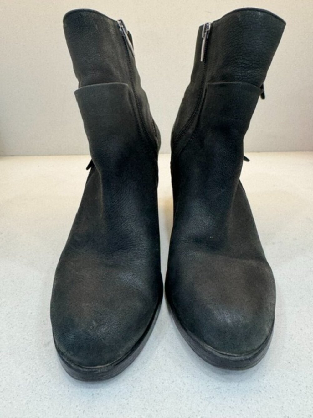 Vince Camuto "Hinnegan" Nubuck Leather Heeled Boots sz 9.5 Black
